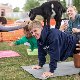 Lauraphotospets hhs goat yoga  -136