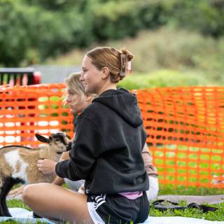 Lauraphotospets hhs goat yoga  -2