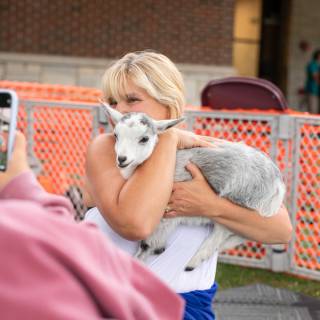 Lauraphotospets hhs goat yoga  -79